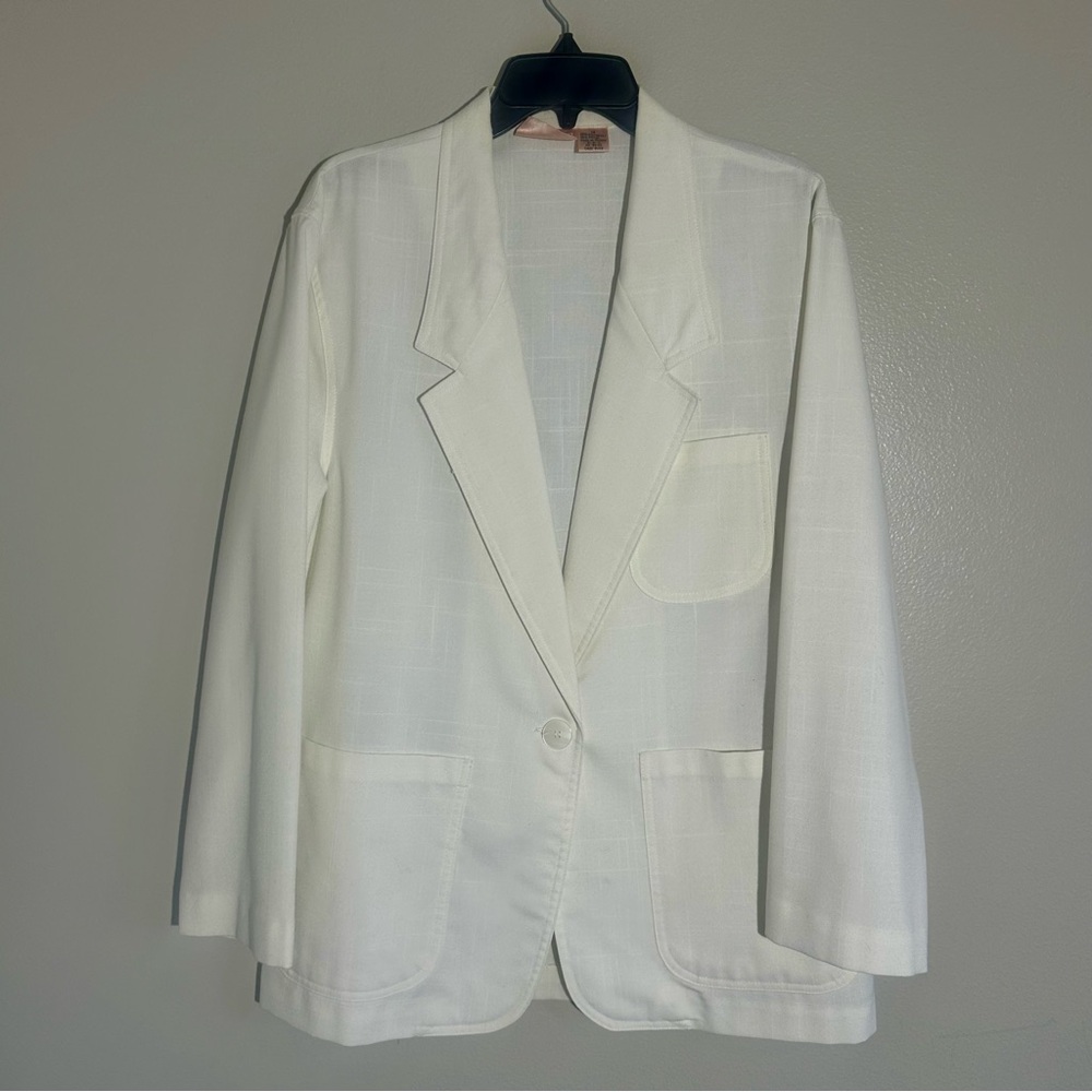 Jaclyn Smith White Blazer